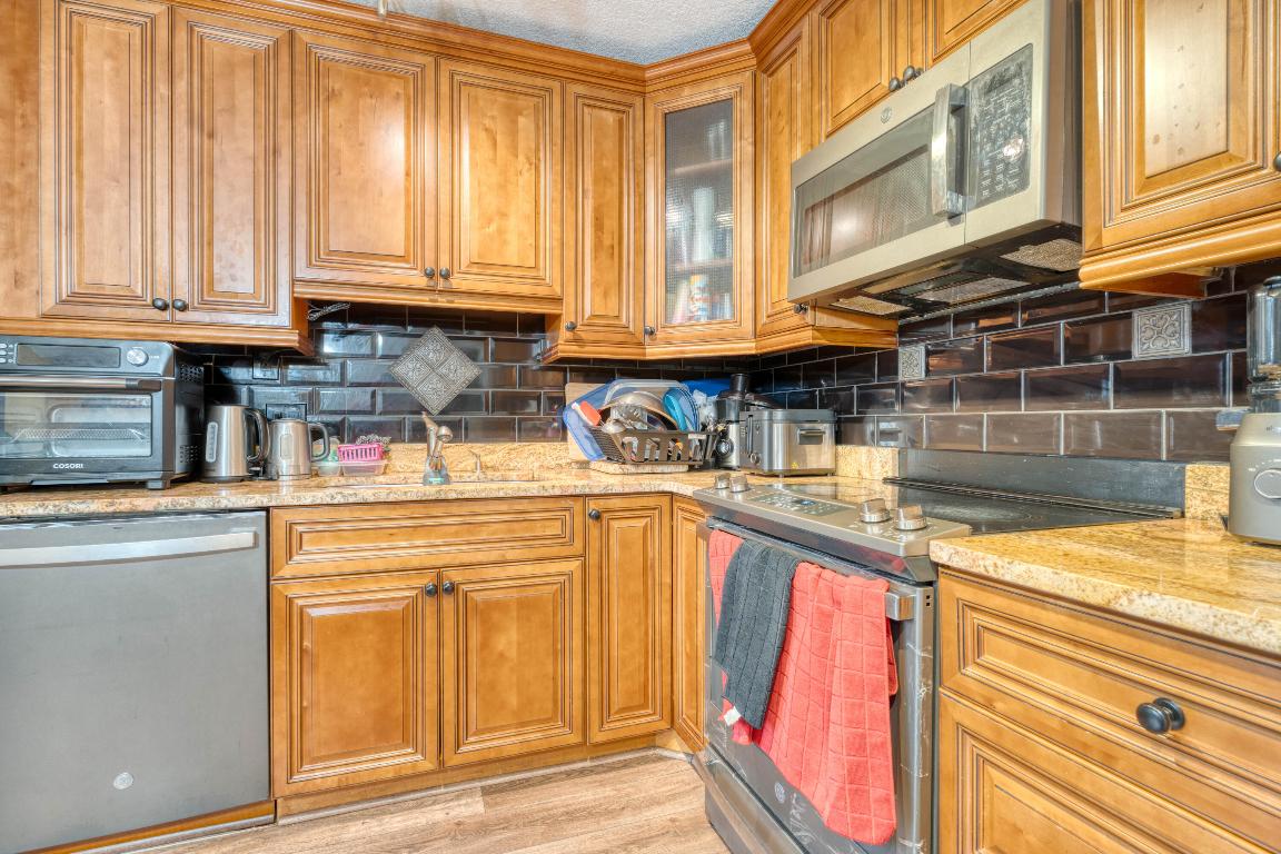 SHERWOOD LAKES - Residential