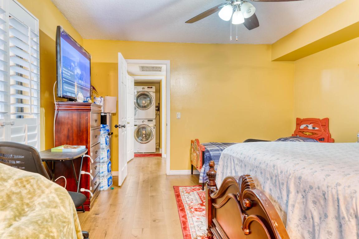 SHERWOOD LAKES - Residential