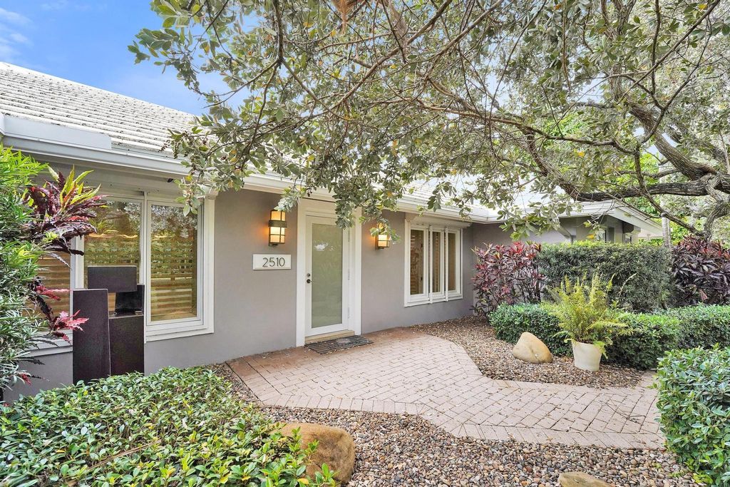 Photo of 2510 NE 47th Street, Fort Lauderdale, FL 33308 (MLS # F10546883)