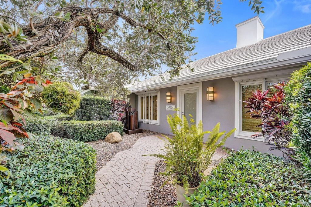 Photo of 2510 NE 47th Street, Fort Lauderdale, FL 33308 (MLS # F10546883)