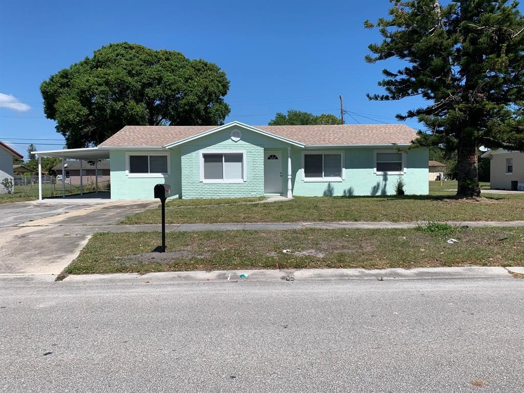 Photo of 2802 Sheraton Boulevard, Fort Pierce, FL 34946 (MLS # R10700516)