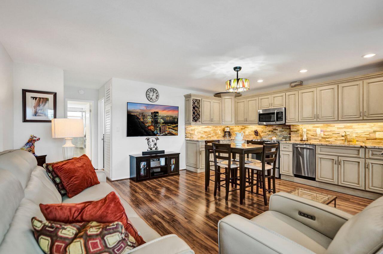 LAKE MAYAN APTS CO-OP - Residential