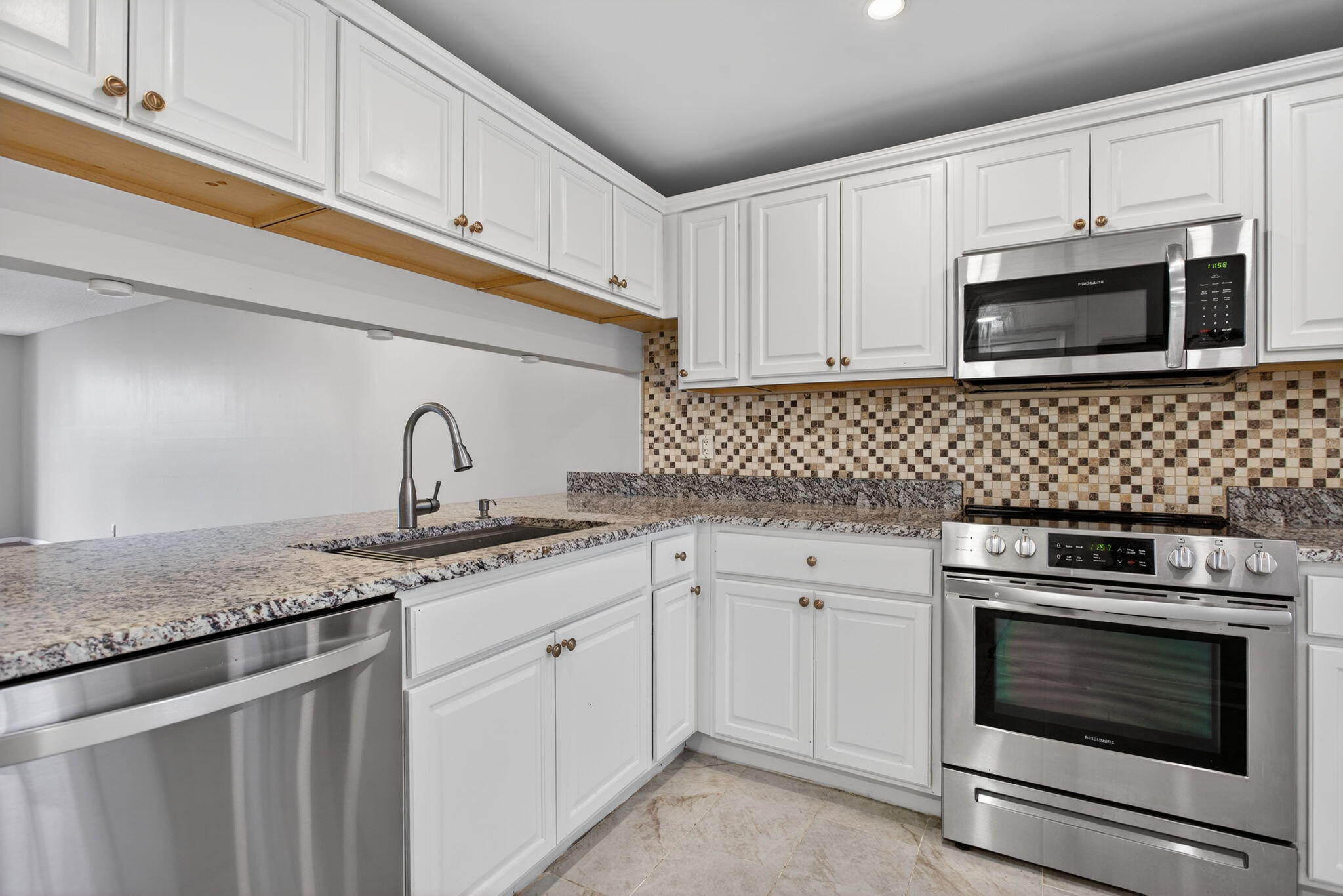 Palm Aire Country Club Apts - Residential Lease