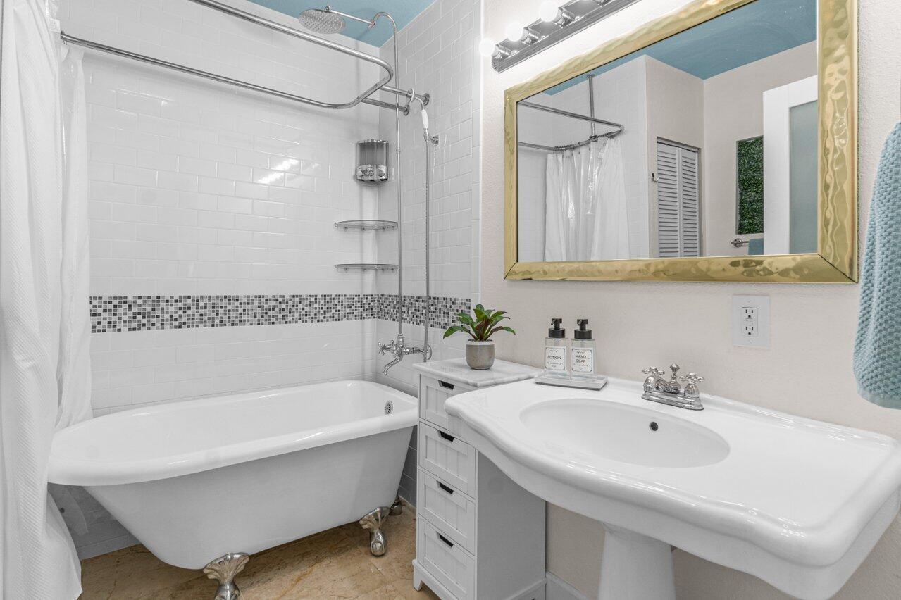 Flamingo Park - Residential Lease