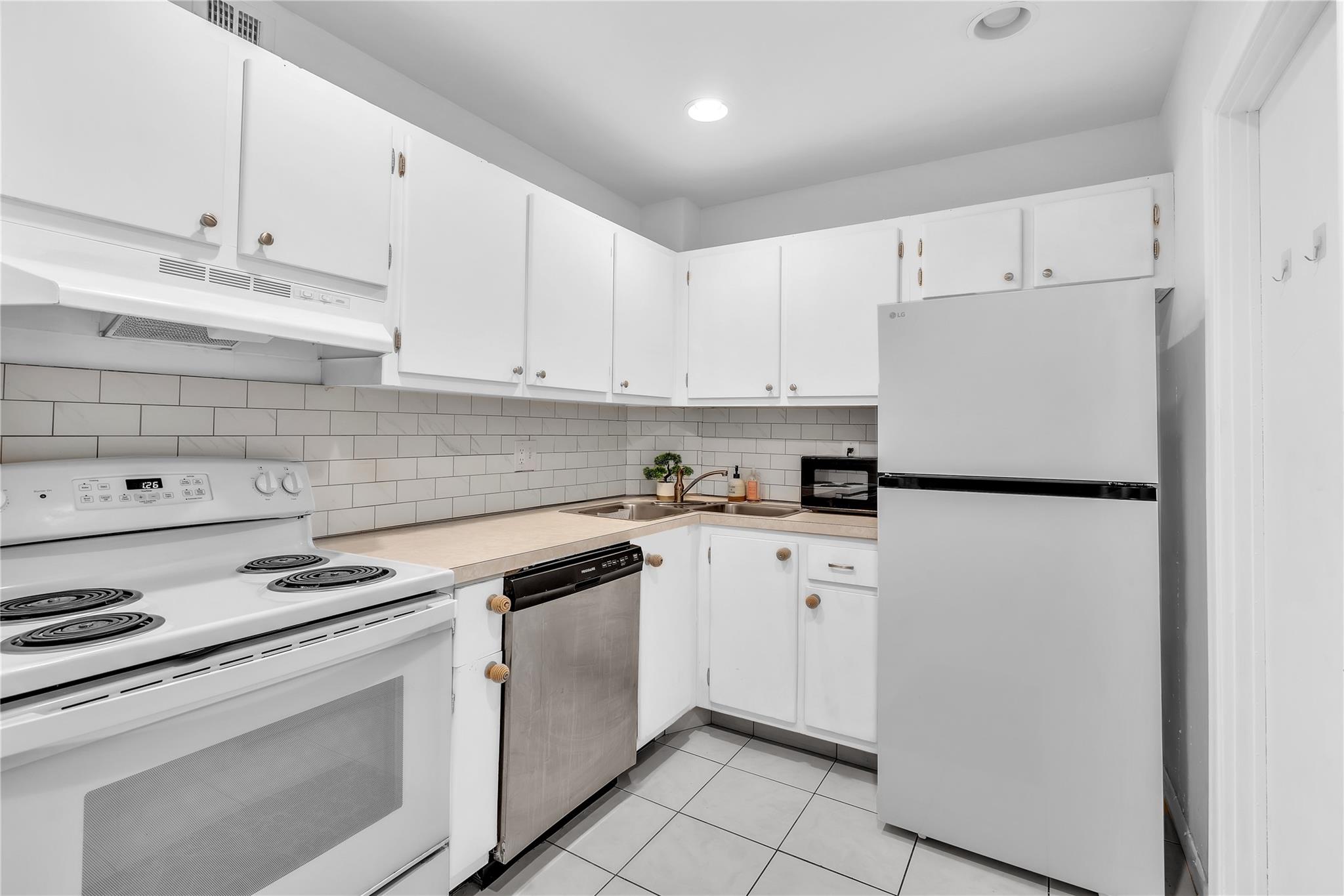 MANOR GROVE VILLAGE ONE I - Residential