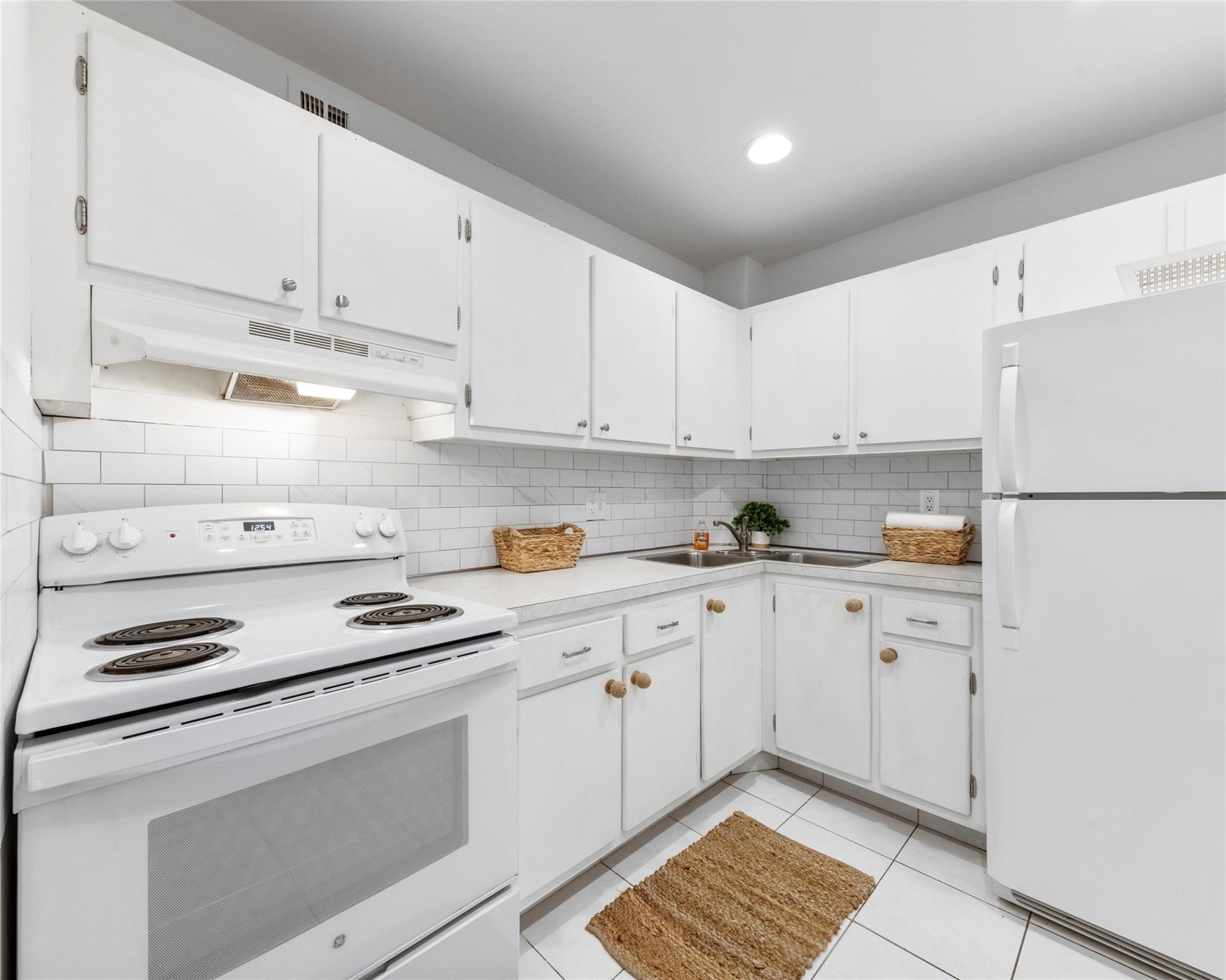 1950 N Andrews Ave 210D