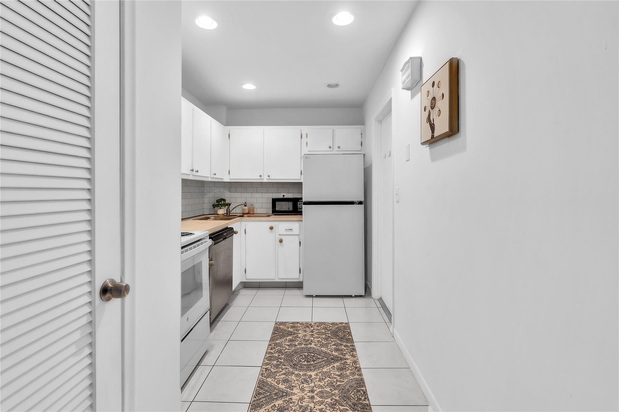 MANOR GROVE VILLAGE ONE I - Residential