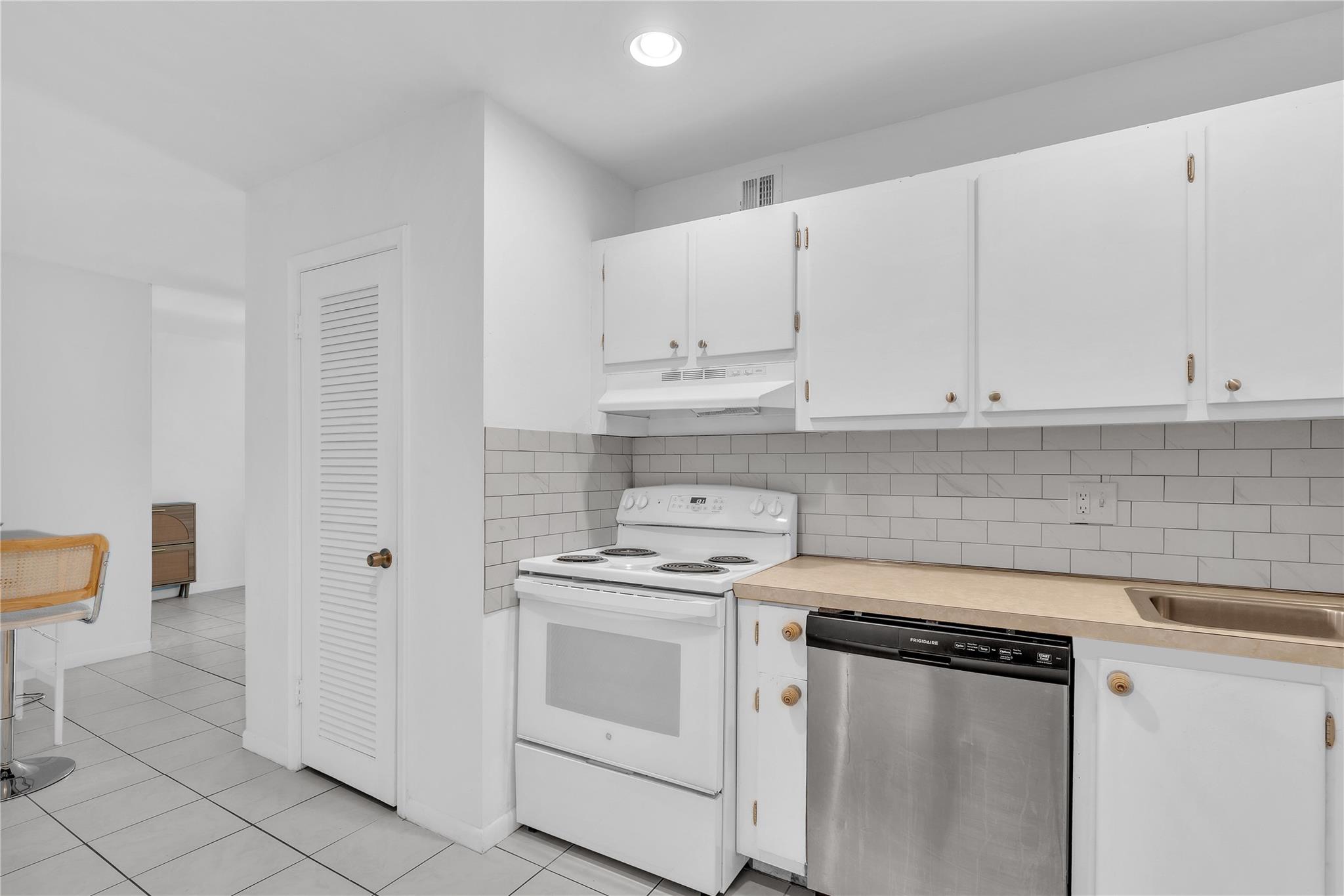 MANOR GROVE VILLAGE ONE I - Residential