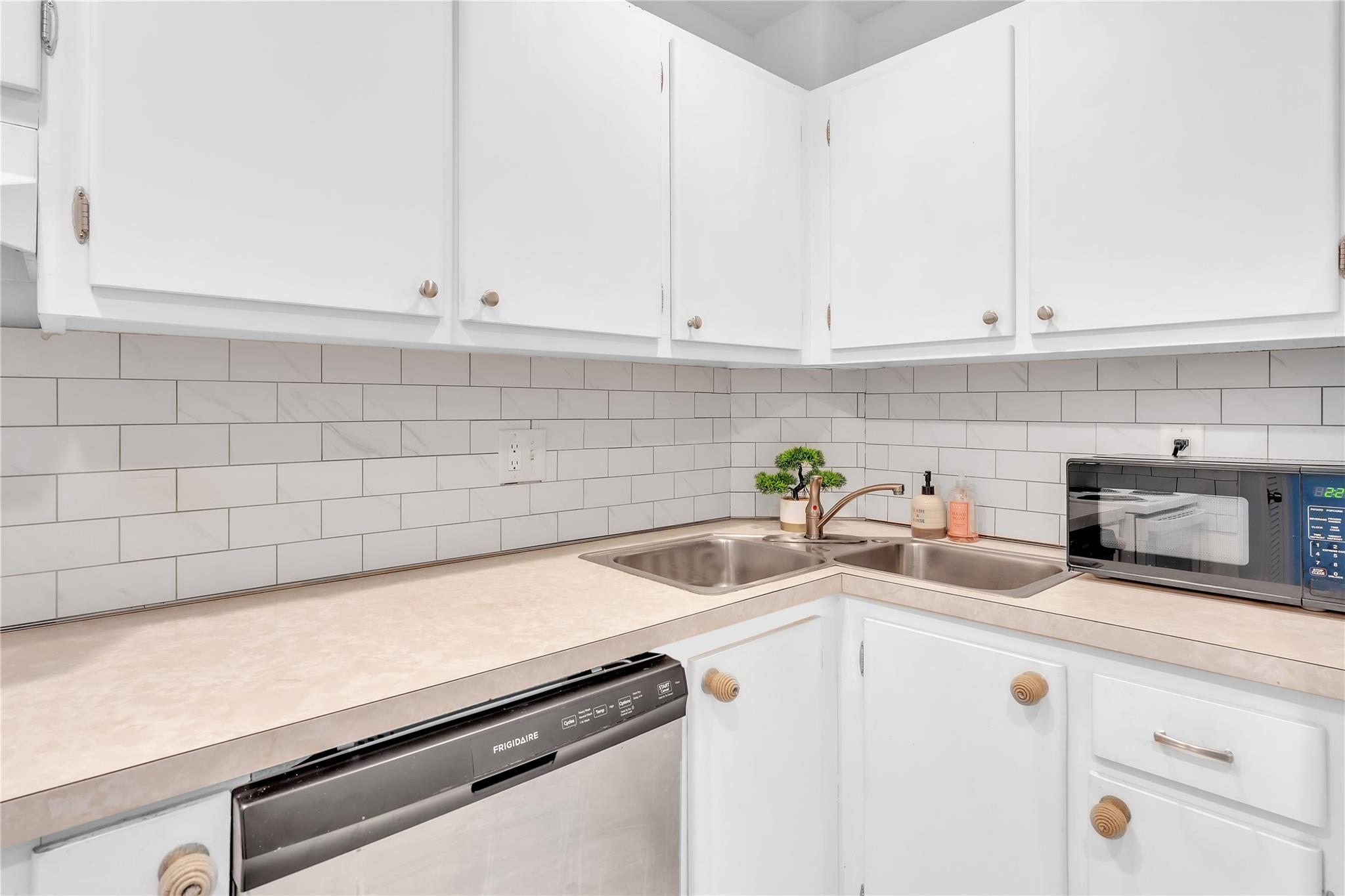 MANOR GROVE VILLAGE ONE I - Residential