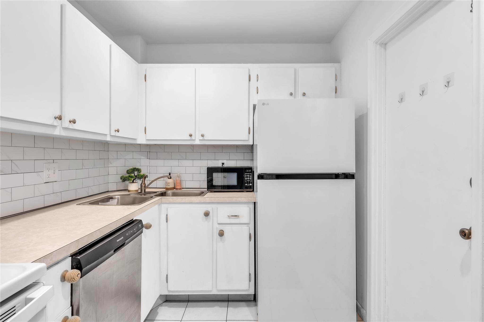 MANOR GROVE VILLAGE ONE I - Residential