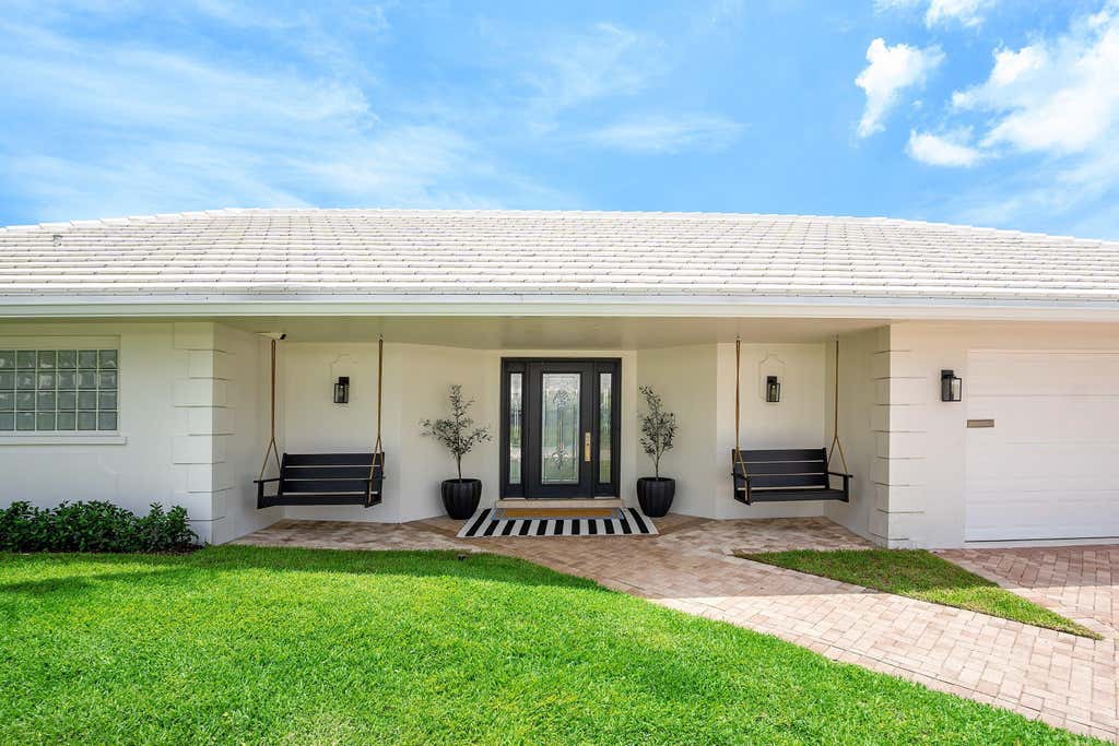Photo of 1332 SW Tamarind Way, Boca Raton, FL 33486 (MLS # B26046794)