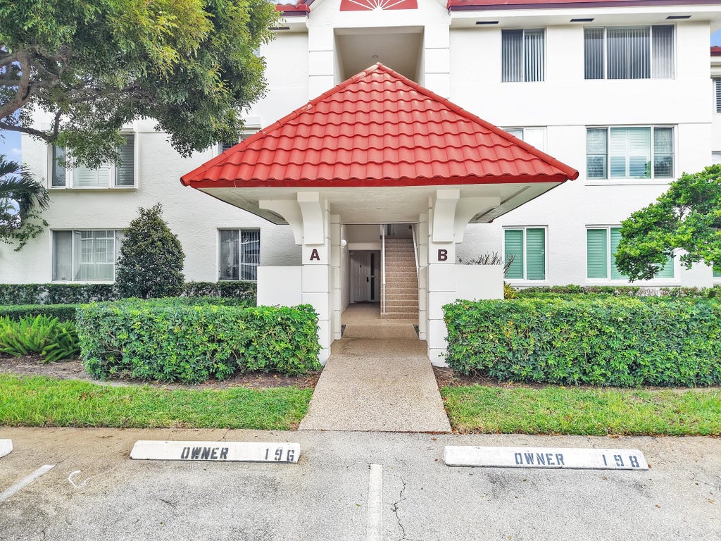 Photo of 107 Half Moon Circle #A1, Hypoluxo, FL 33462 (MLS # B26092592)