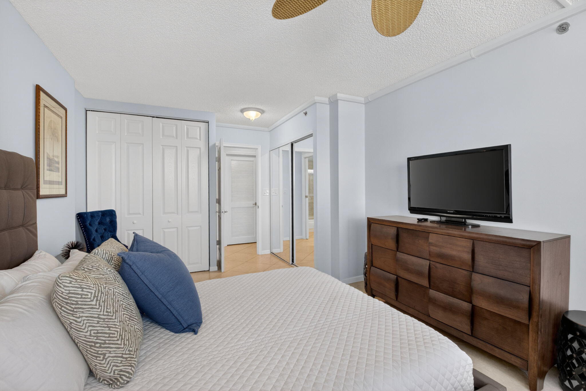 AMBASSADORS V NORTH CONDO - Residential