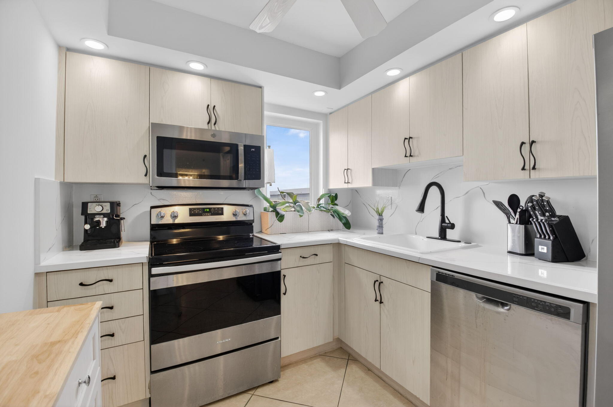 AMBASSADORS V NORTH CONDO - Residential