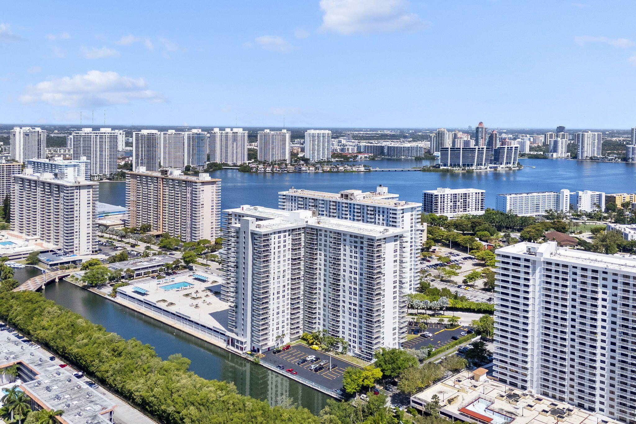 WINSTON TOWER 300 CONDO - Residential