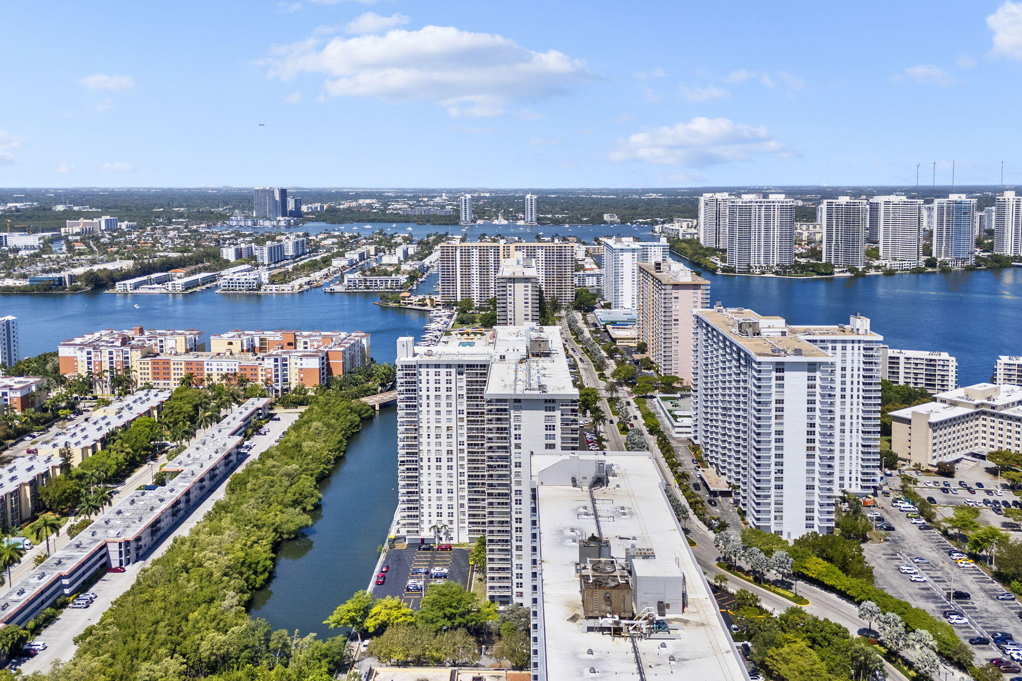 WINSTON TOWER 300 CONDO - Residential