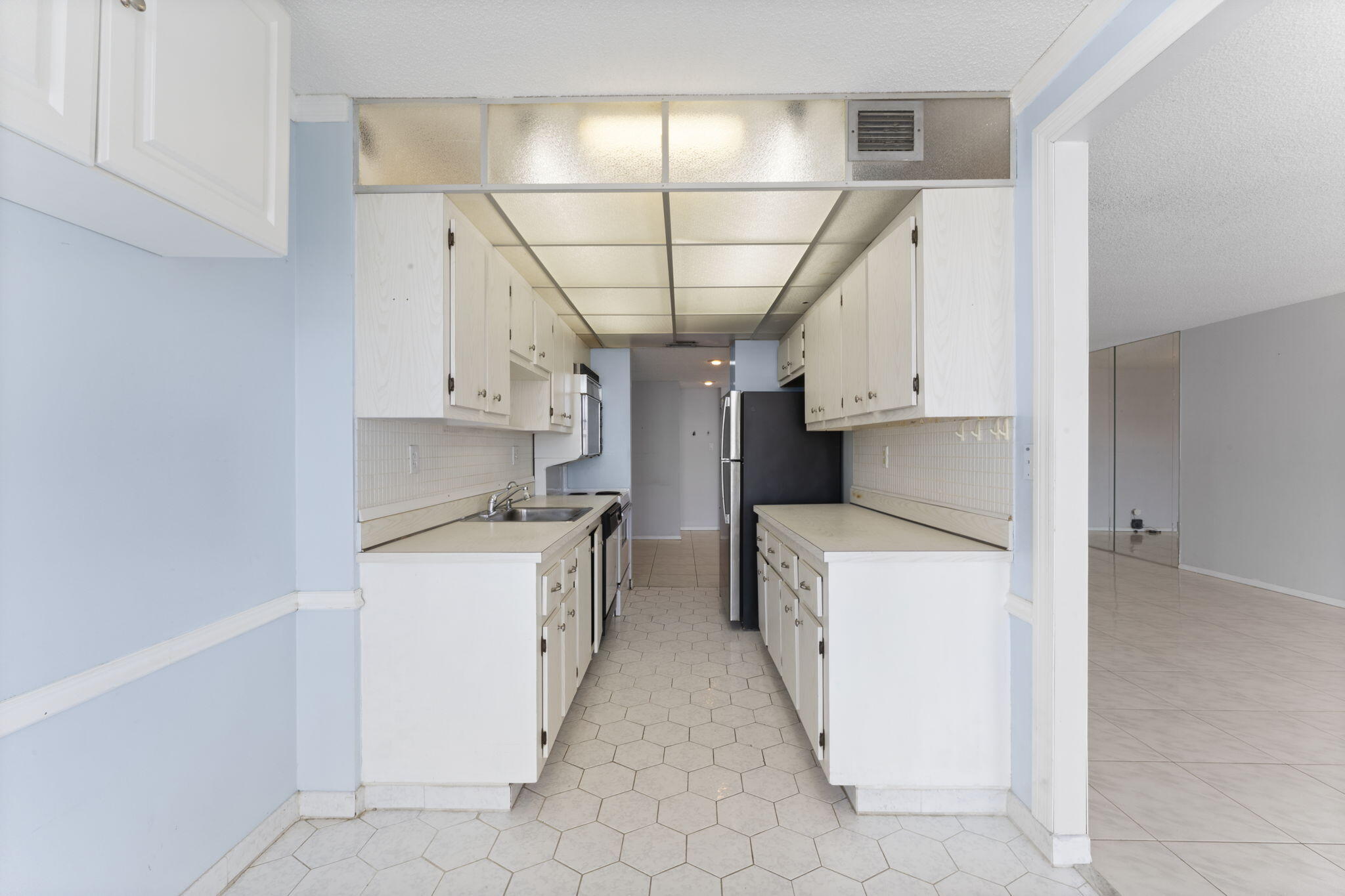 WINSTON TOWER 300 CONDO - Residential