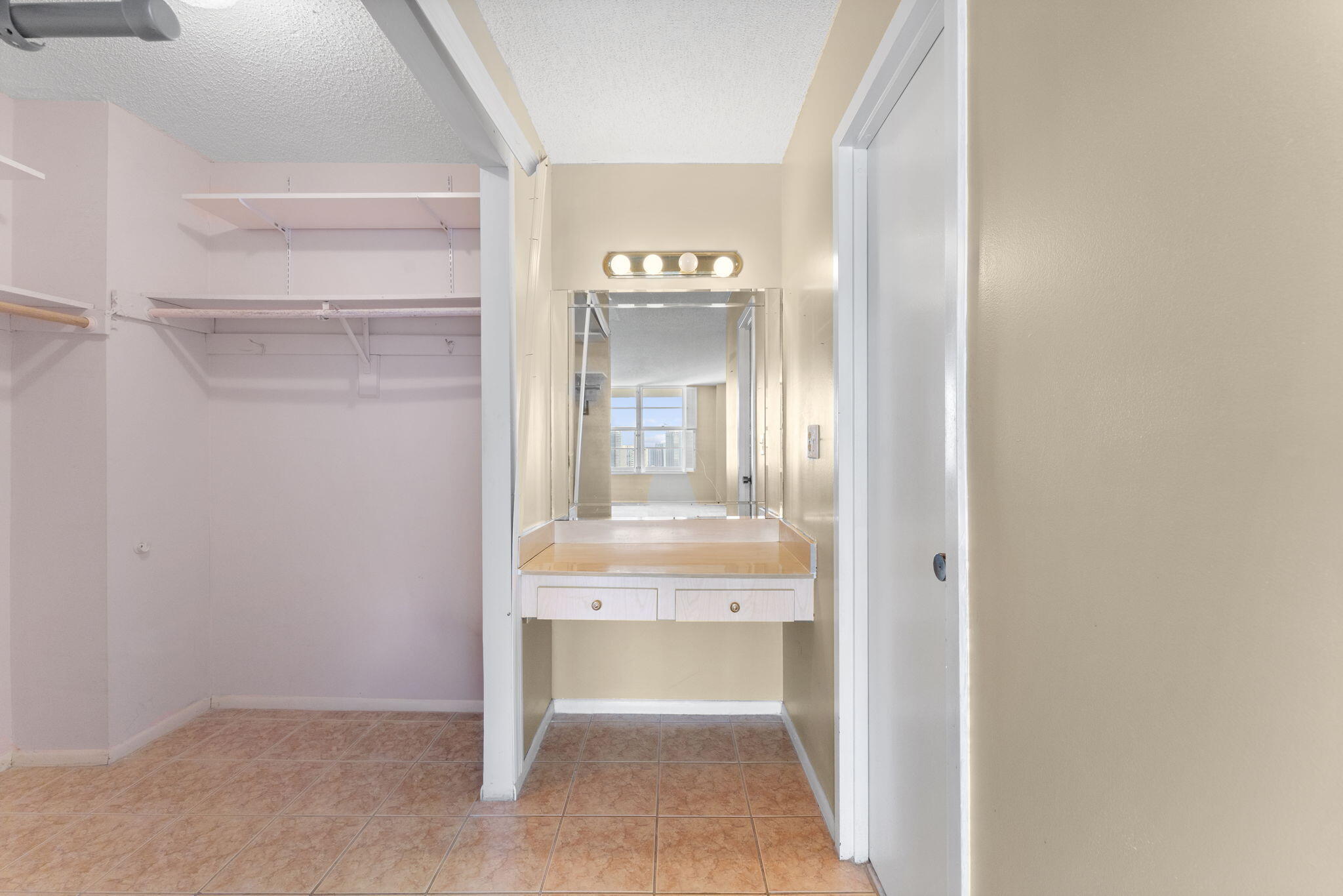 WINSTON TOWER 300 CONDO - Residential