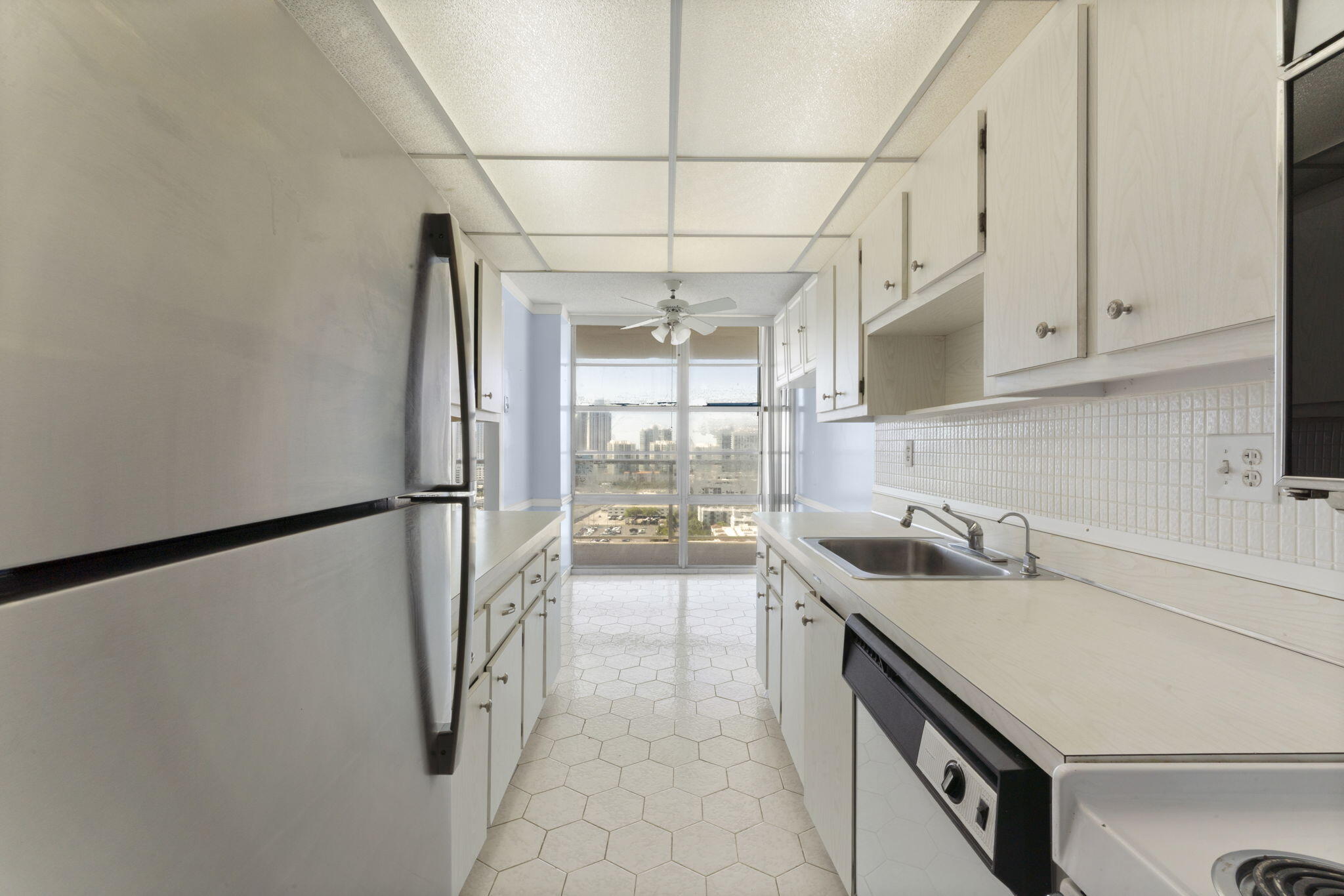 WINSTON TOWER 300 CONDO - Residential