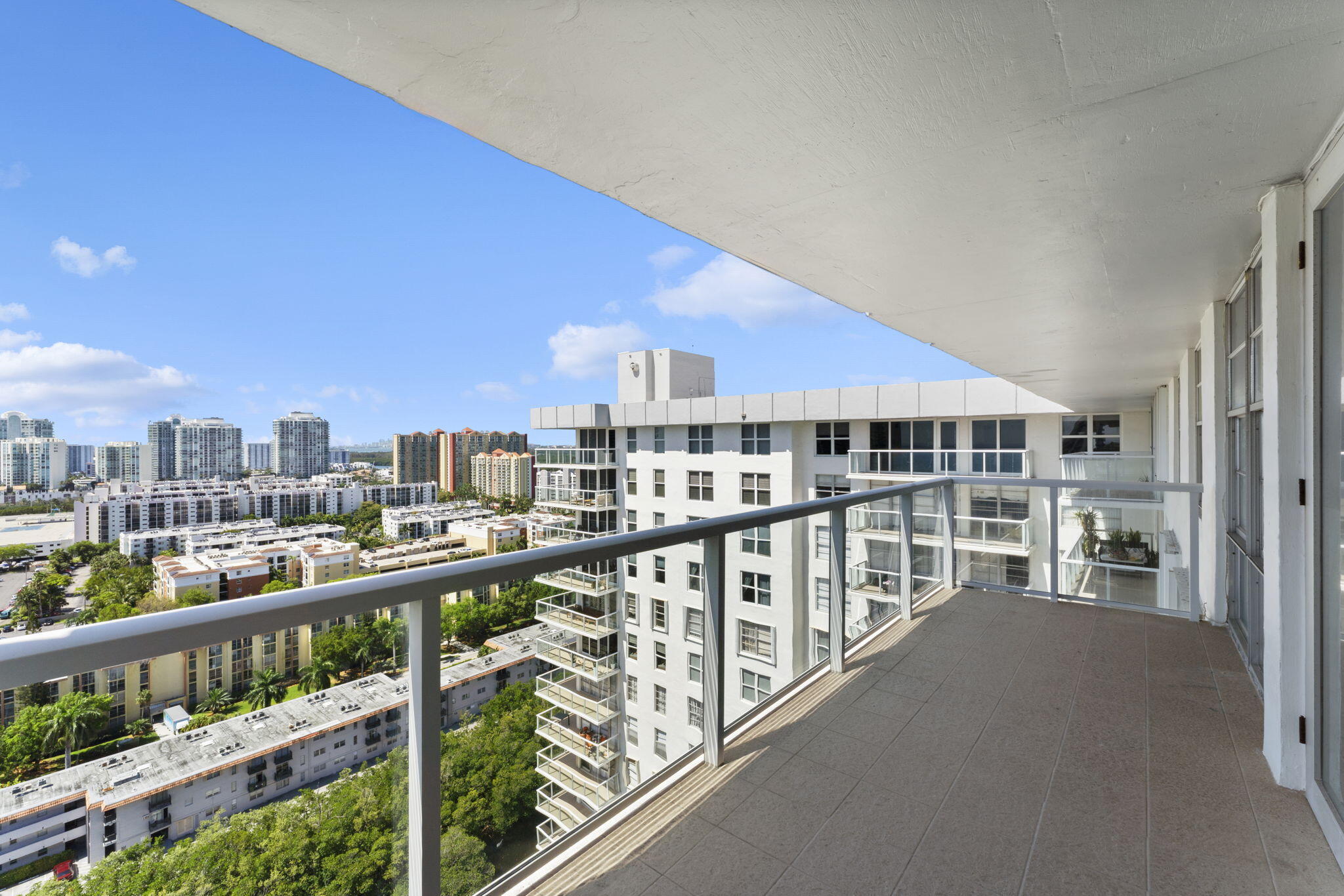 WINSTON TOWER 300 CONDO - Residential