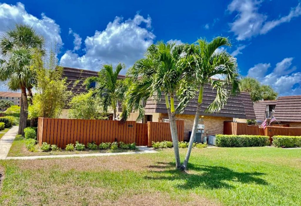 Photo of 1716 17th Court, Jupiter, FL 33477 (MLS # R10996920)