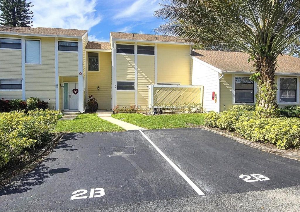 Photo of 402 Lakewood Ct #2b, Jupiter, FL 33458 (MLS # R11124630)