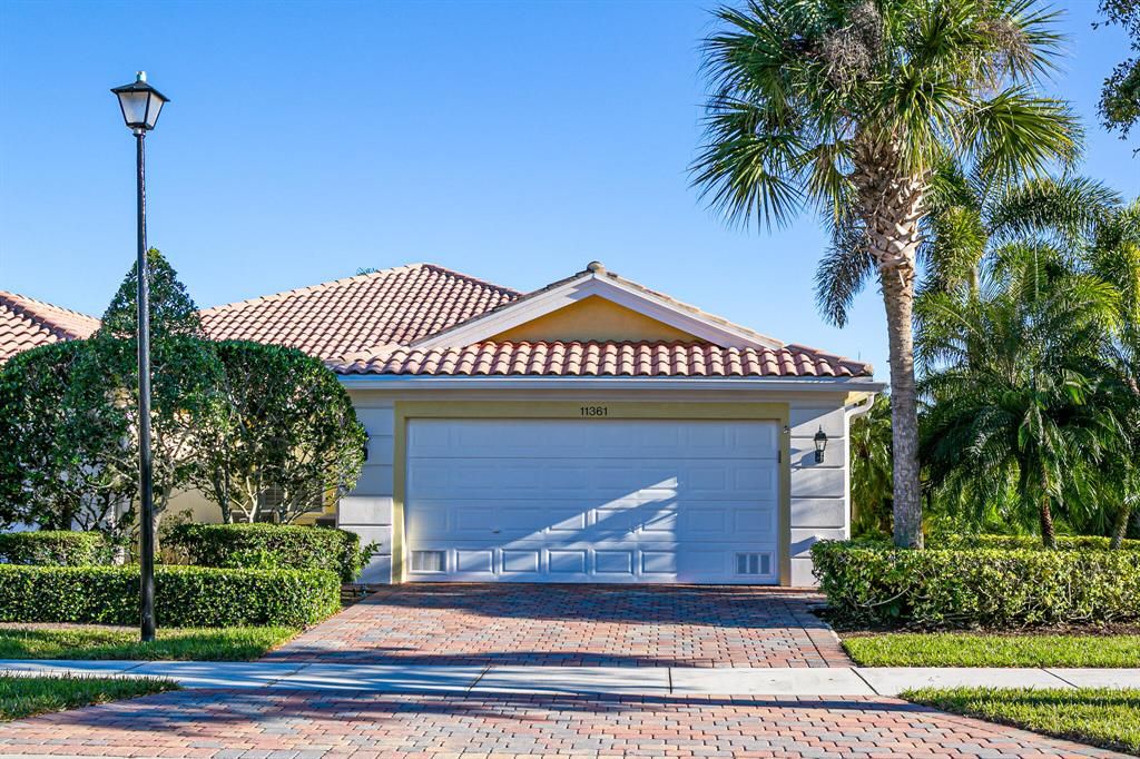 Photo of 11361 SW Pembroke Drive Dr, Port St Lucie, FL 34987 (MLS # R10776544)