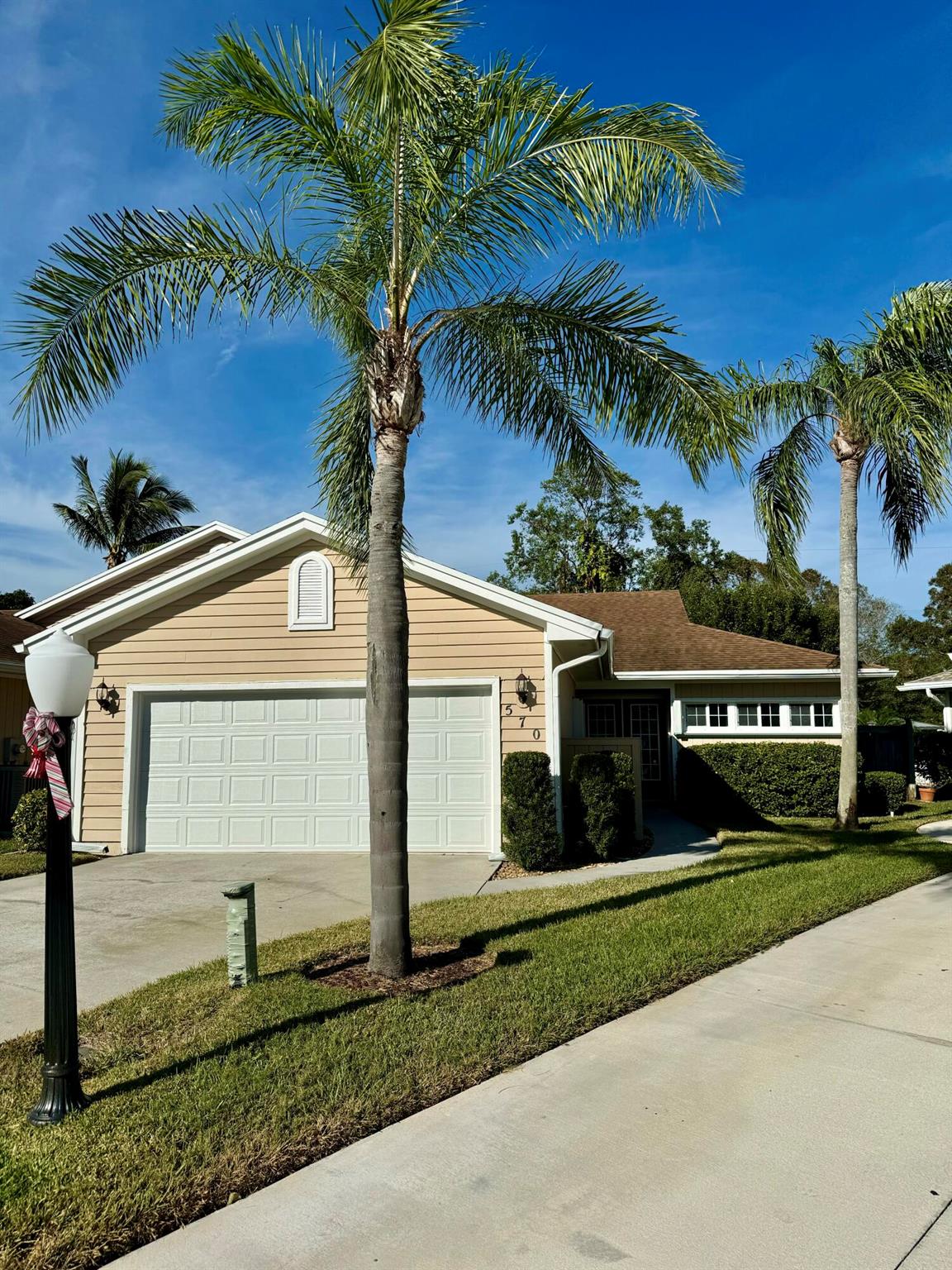 Newly renovated, lovely 2-bedroom, 2-bathroom home plus den. The open floor plan has tile throughout, and sky lights that create a bright and inviting atmosphere. You will also find a spacious kitchen with stainless steel appliances and luxurious bathrooms. Enjoy the expansive Florida room and fenced backyard, ideal for relaxation or entertaining friends and family. Located on a quiet cul-de-sac in Timber Ridge Community. Don't miss the opportunity to call this home.