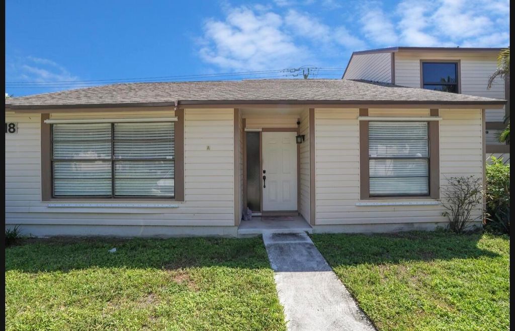 Photo of 118 Sherwood Circle #8a, Jupiter, FL 33458 (MLS # R11129304)