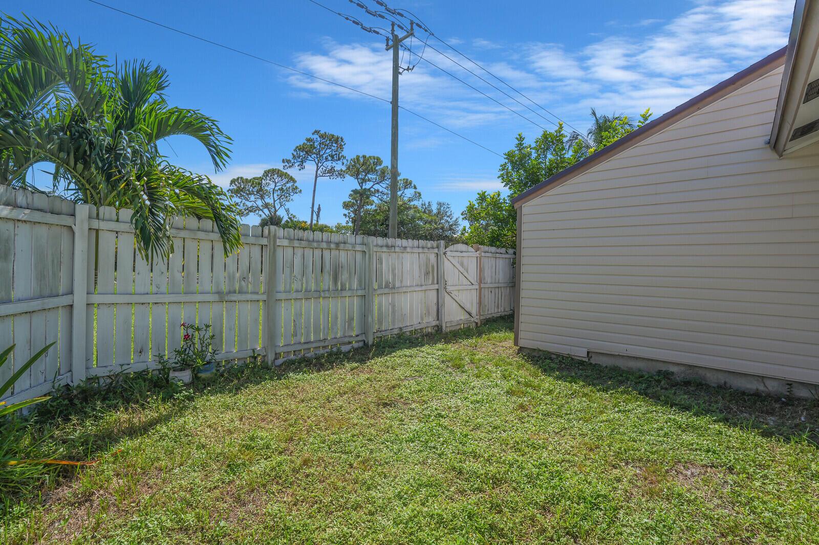 JUPITER VILLAGE TOWNHOMES - Residential
