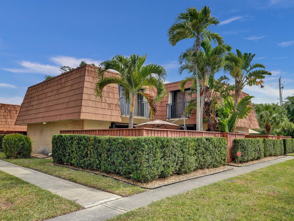 Photo of 220 Live Oak Lane, Boynton Beach, FL 33436 (MLS # R10964579)