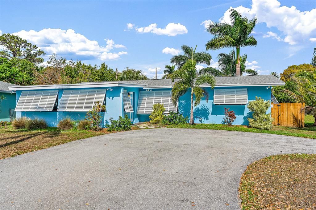 Photo of 411 Kennedy Street St, Jupiter, FL 33458 (MLS # R10696065)