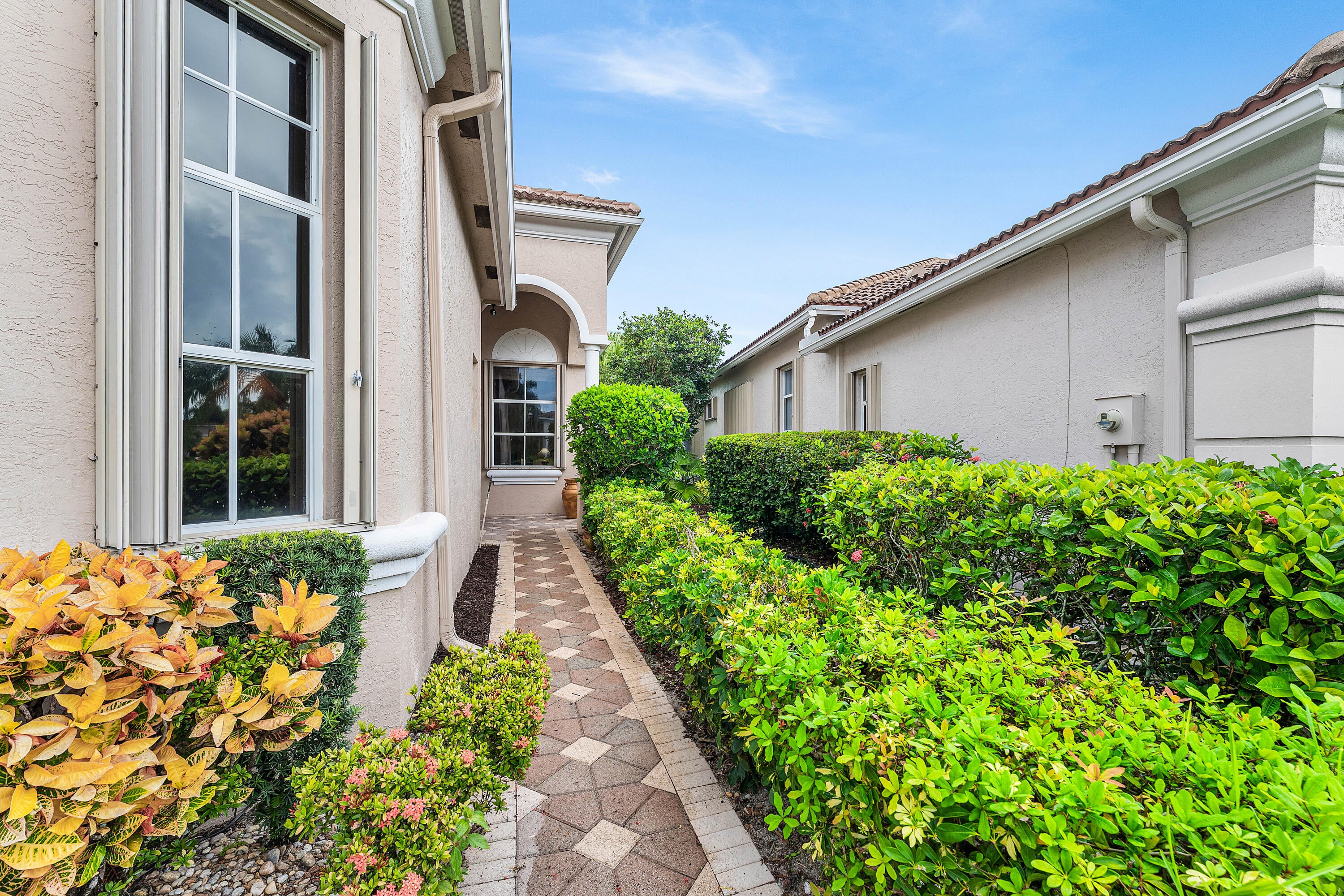 6947 FAIRWAY LAKES Drive