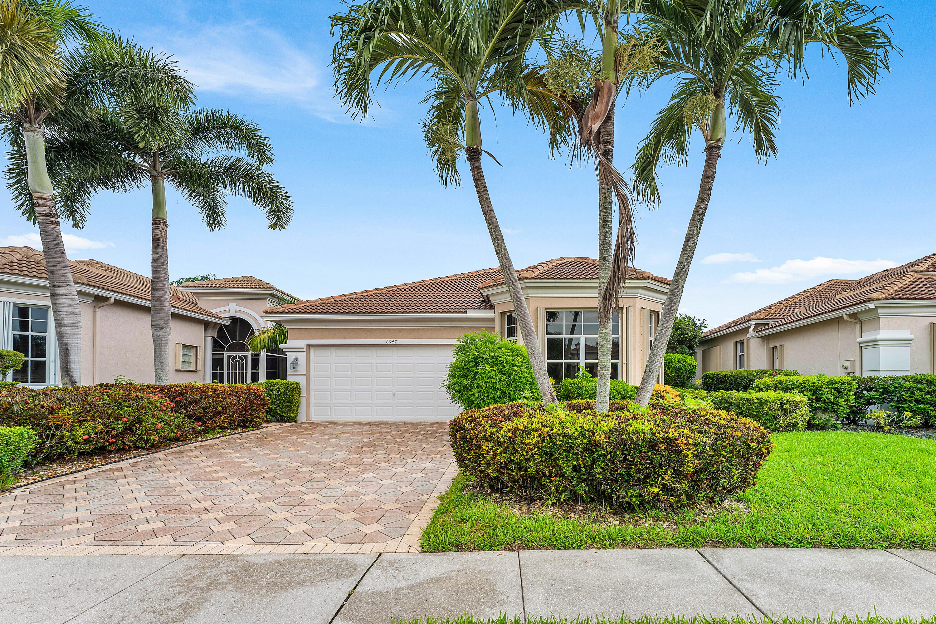 6947 FAIRWAY LAKES Drive