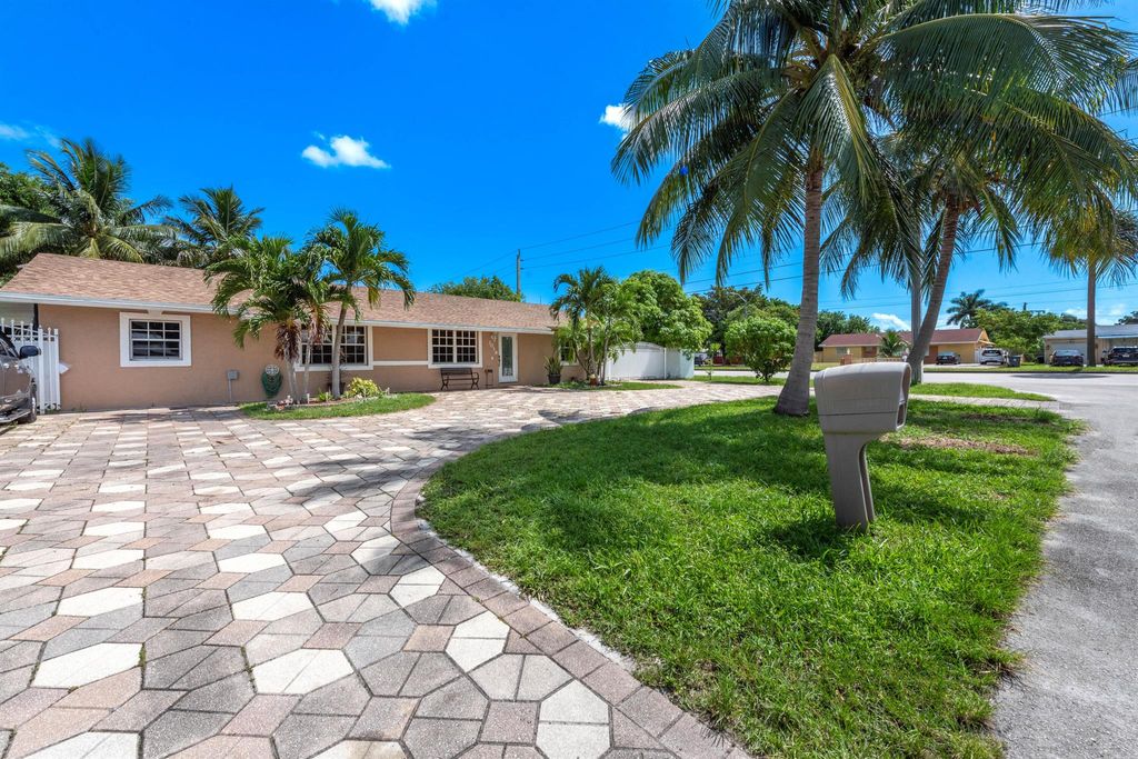 Photo of 3019 Indian Trail, Lake Worth, FL 33462 (MLS # R11084629)