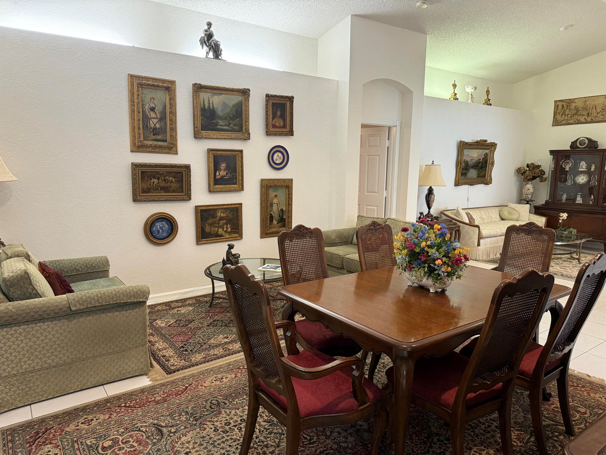 VALENCIA LAKES - Residential