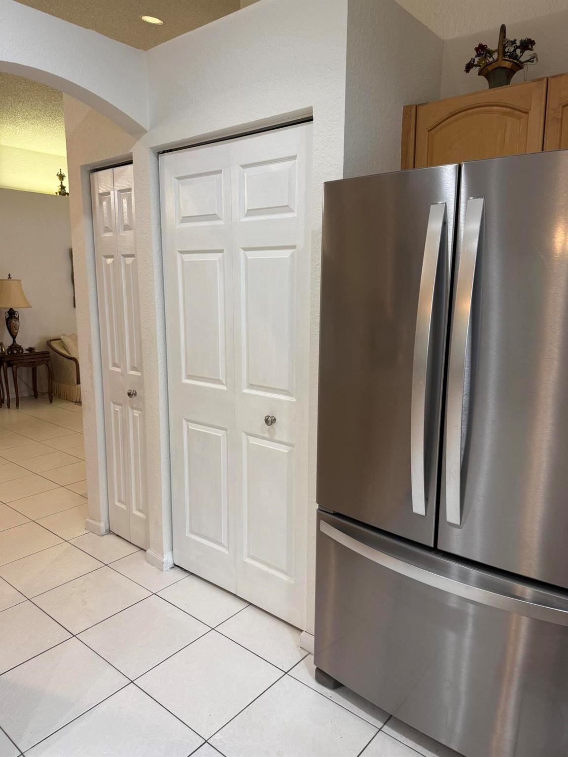 VALENCIA LAKES - Residential