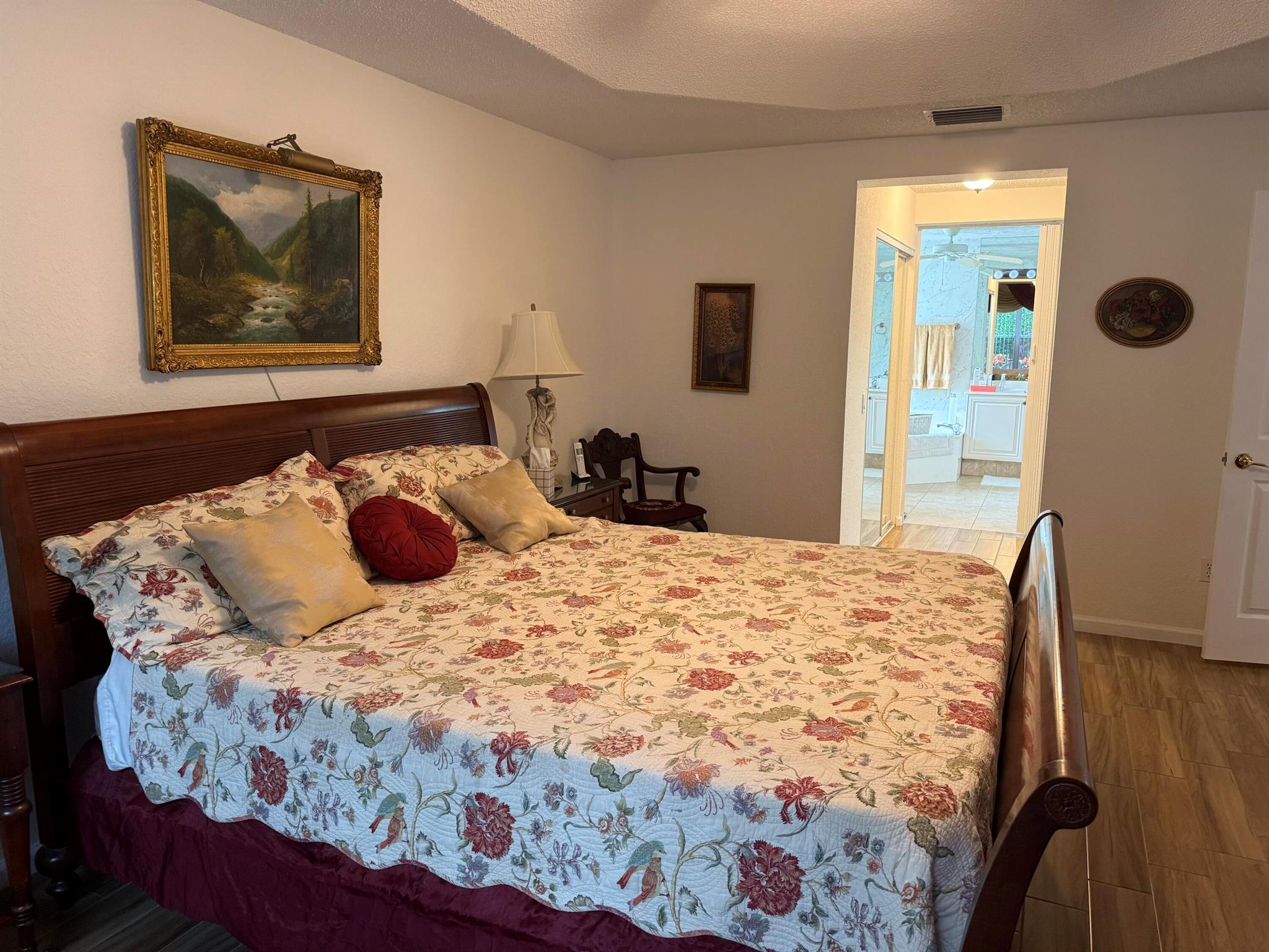 VALENCIA LAKES - Residential