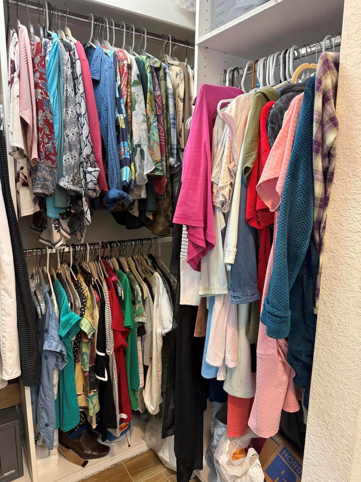 VALENCIA LAKES - Residential