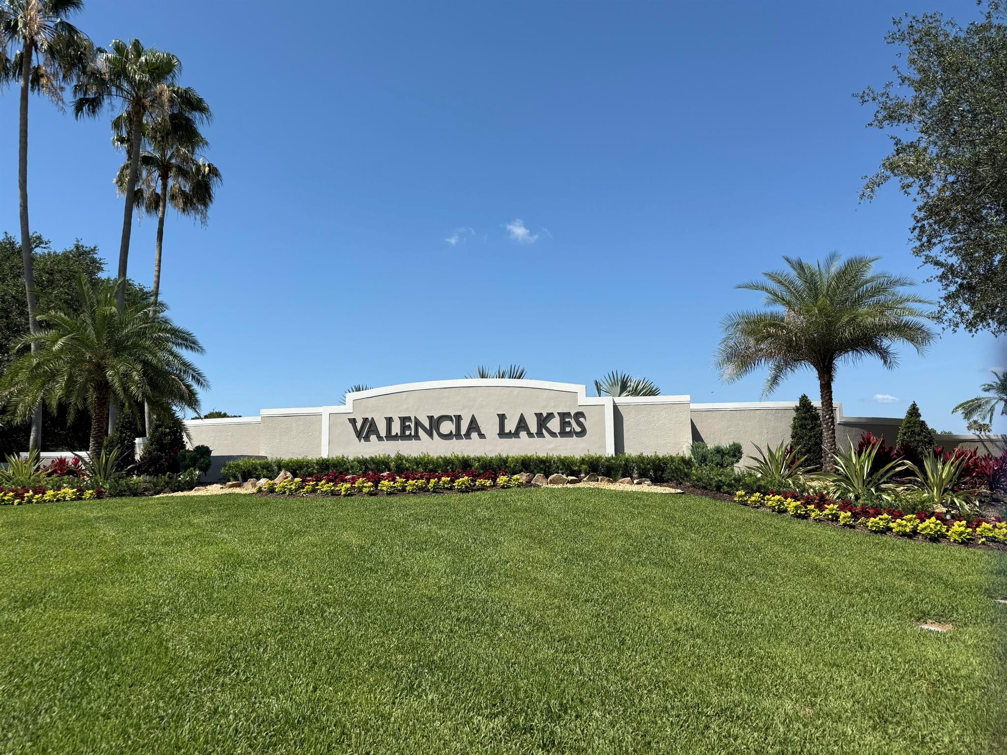 VALENCIA LAKES - Residential