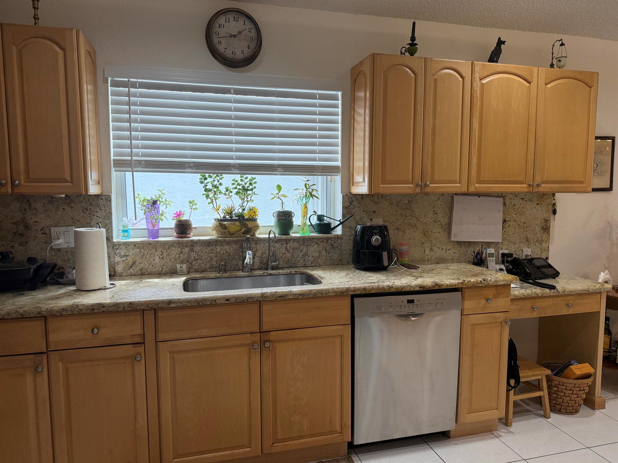 VALENCIA LAKES - Residential