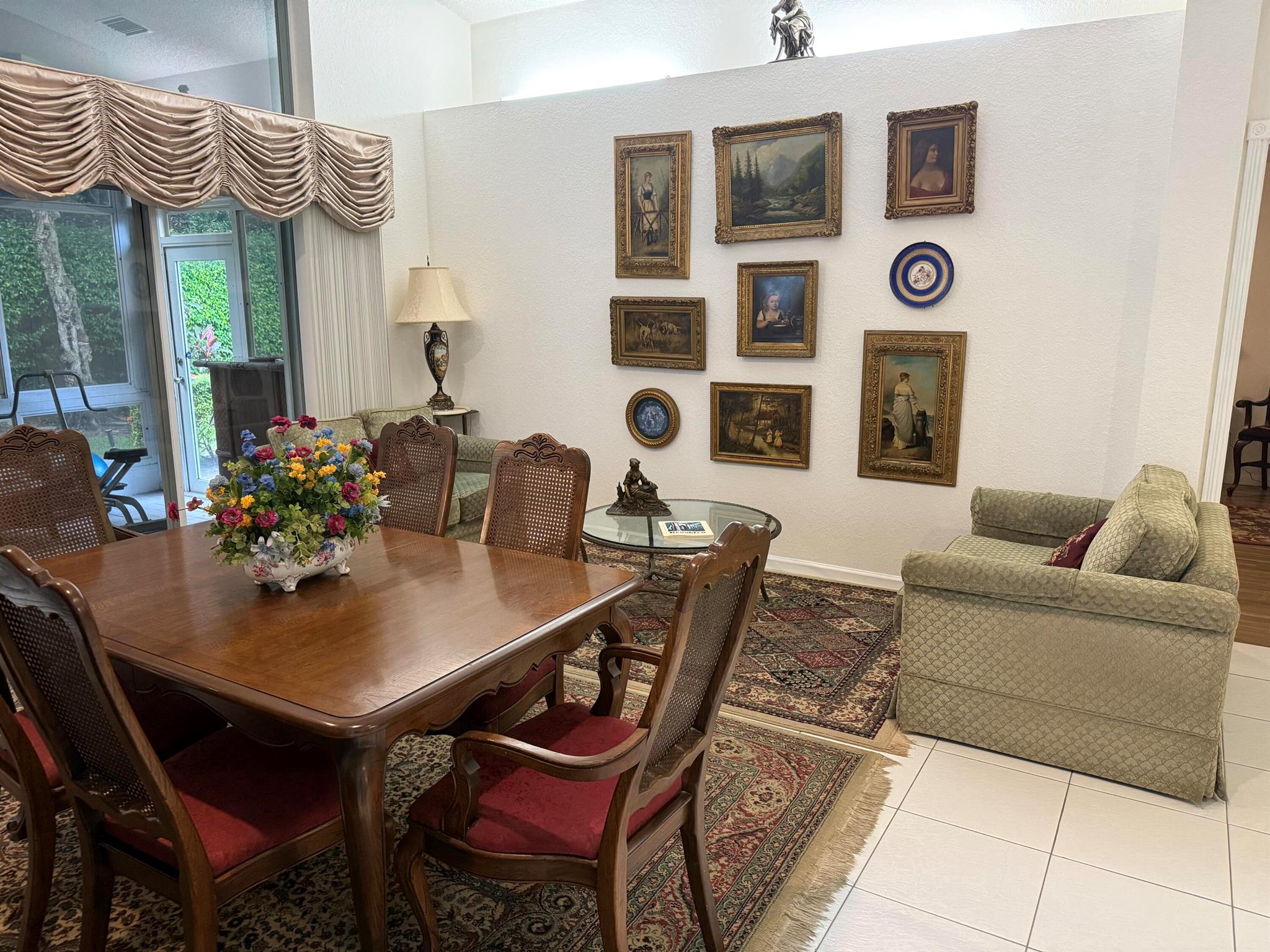 VALENCIA LAKES - Residential