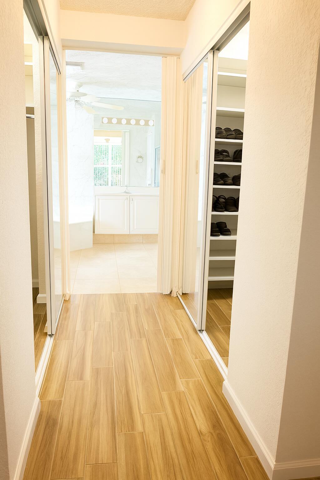 VALENCIA LAKES - Residential