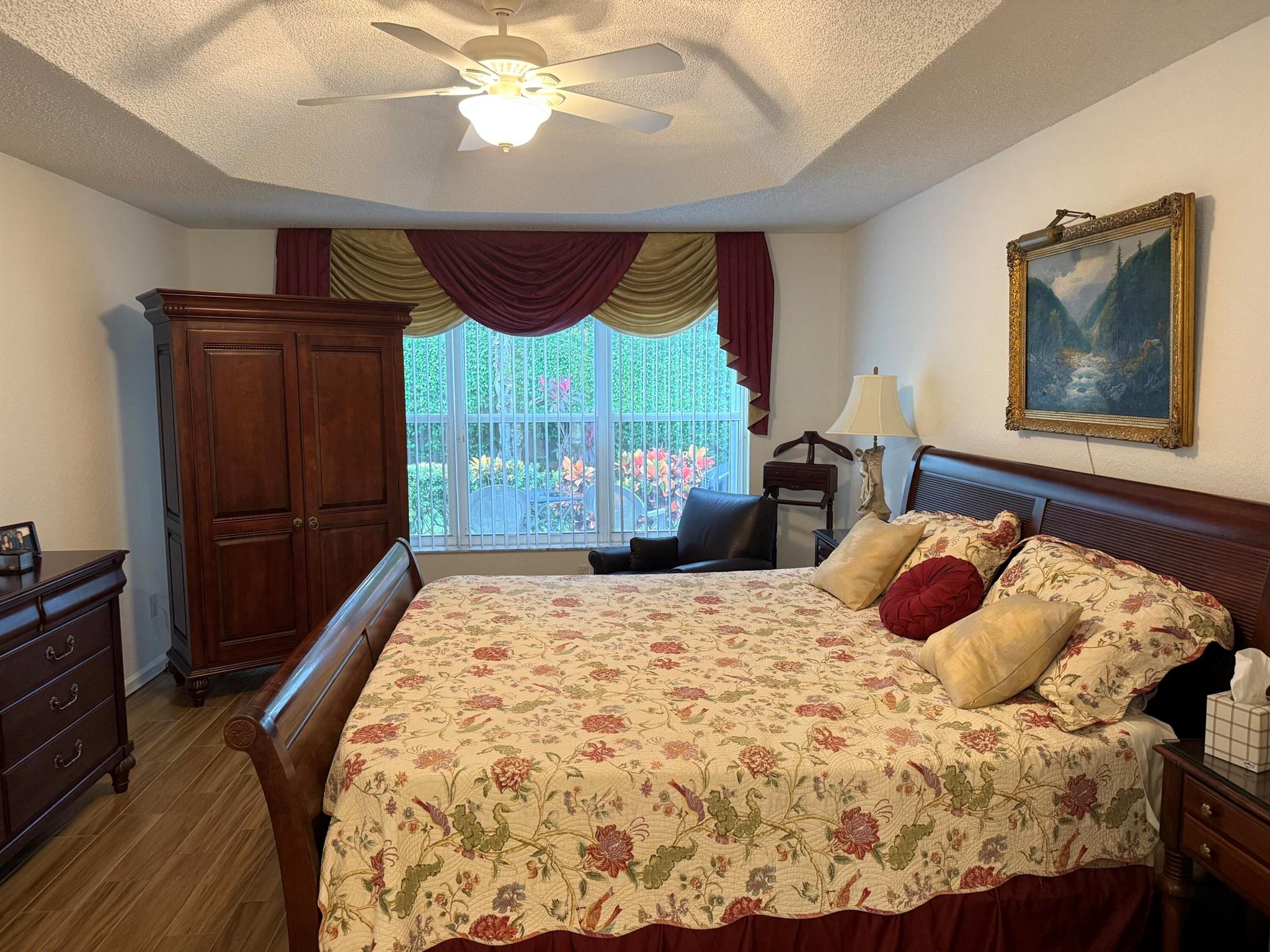 VALENCIA LAKES - Residential