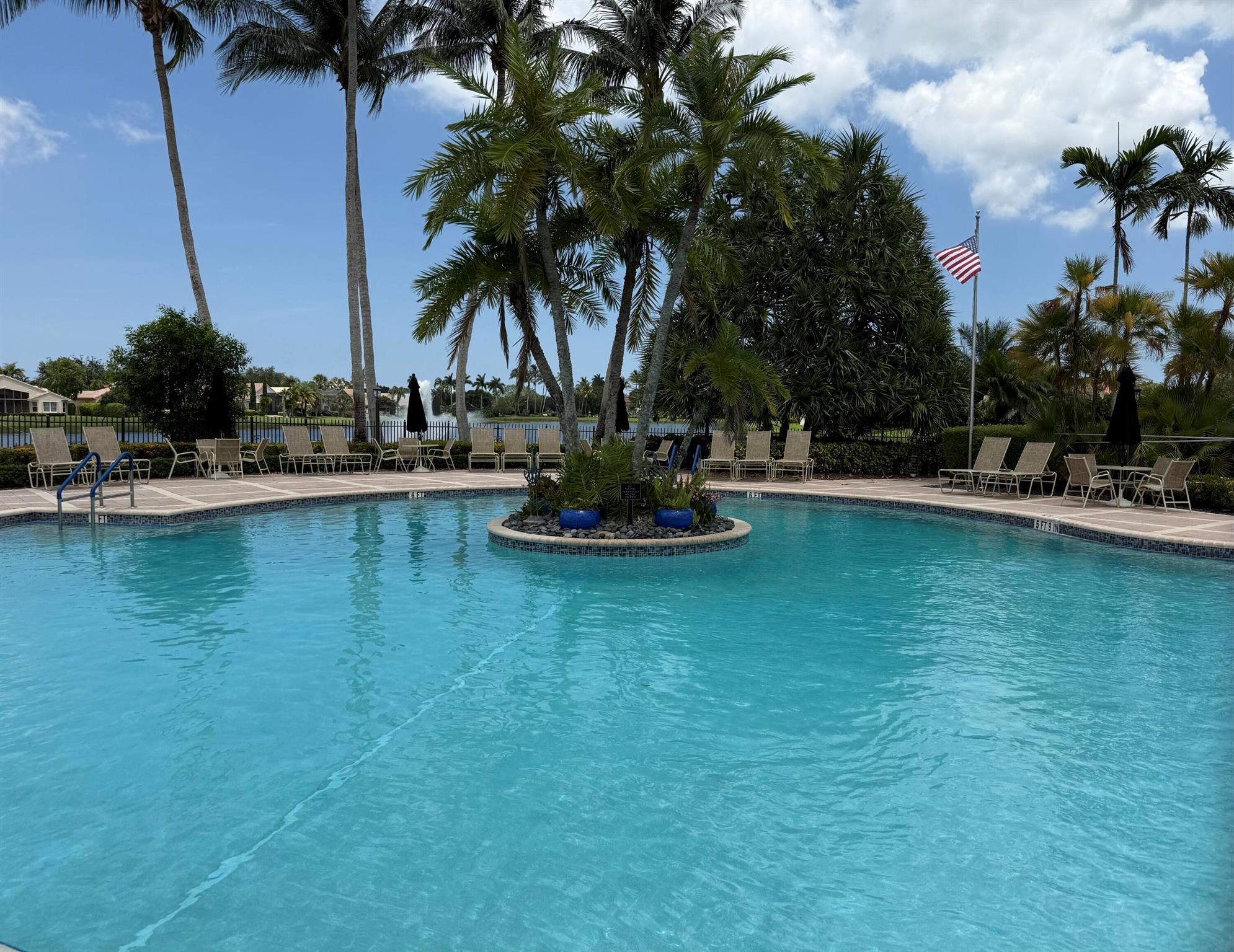 VALENCIA LAKES - Residential