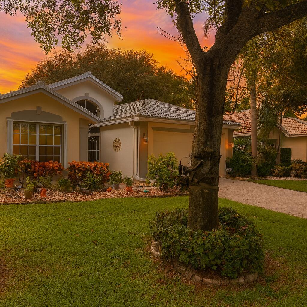 VALENCIA LAKES - Residential