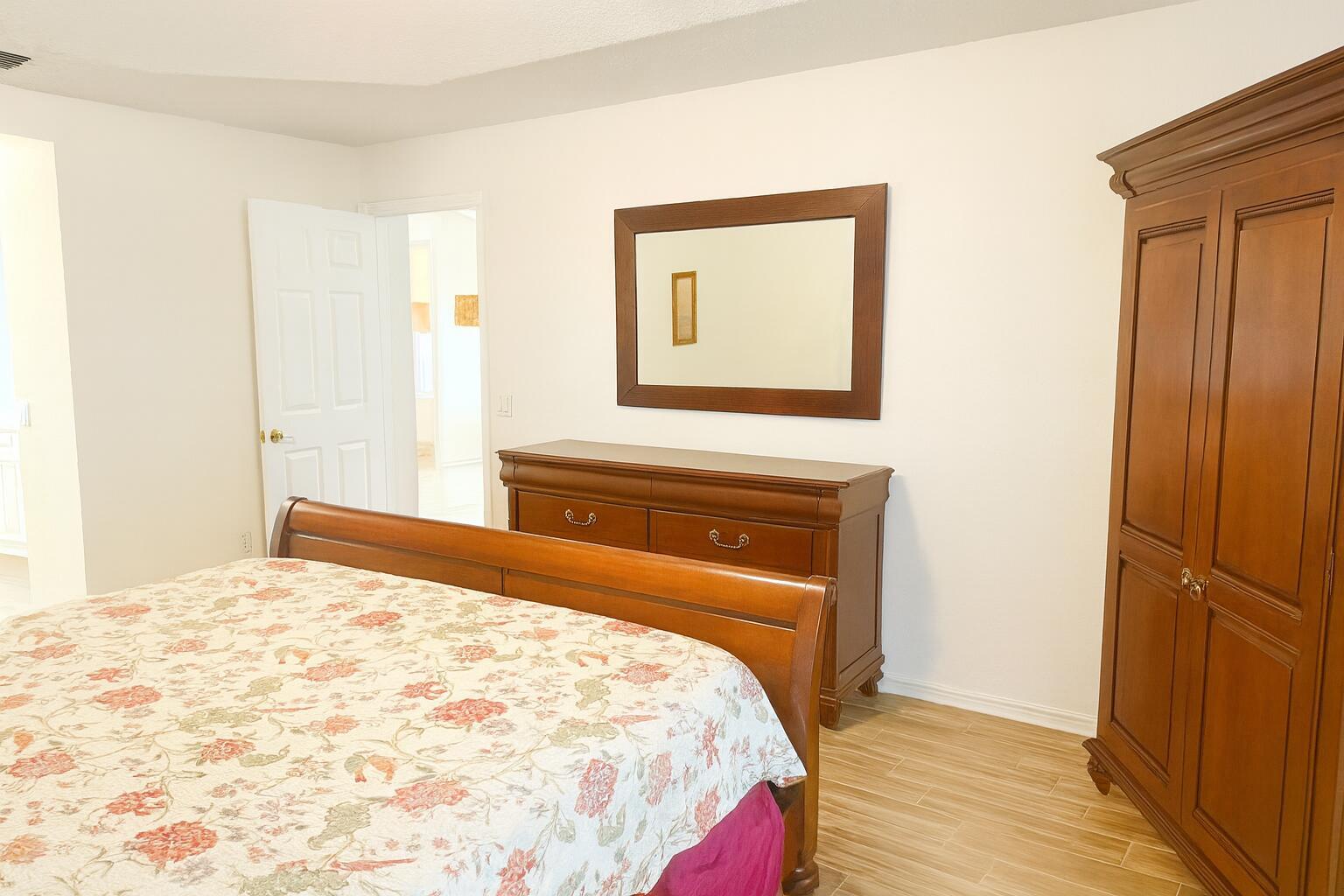 VALENCIA LAKES - Residential