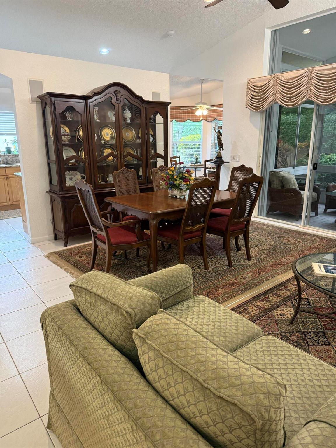 VALENCIA LAKES - Residential