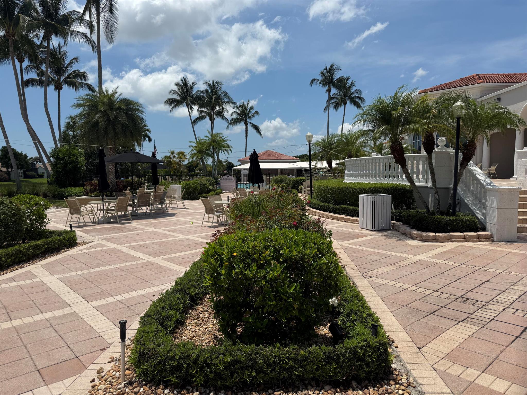 VALENCIA LAKES - Residential