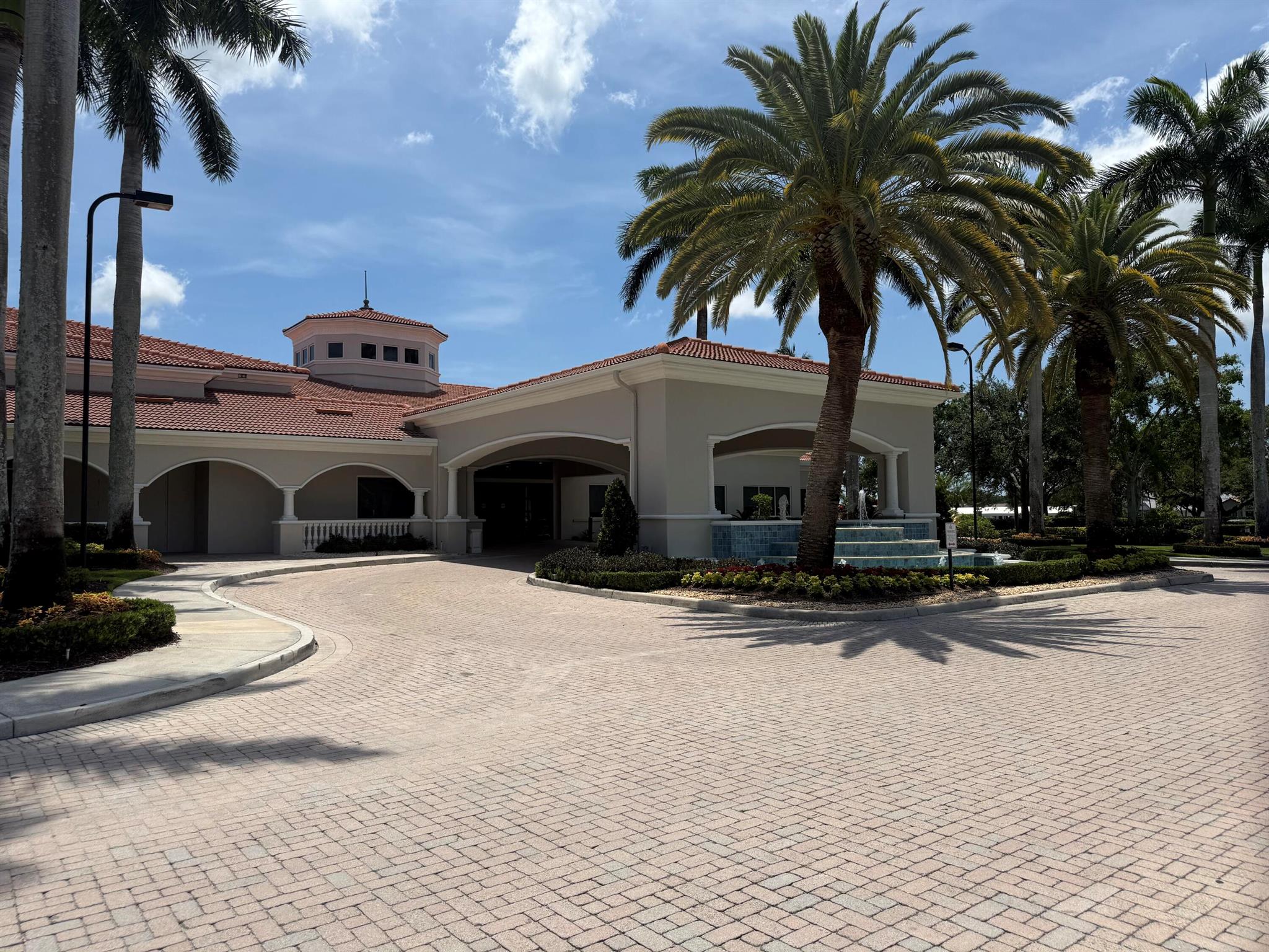 VALENCIA LAKES - Residential